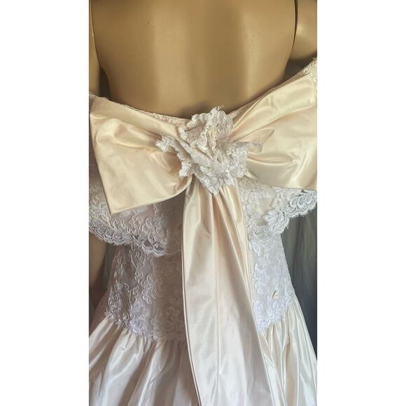 Vintage ILGWU Pink Lace Off-Shoulder Formal Gown - Picture 16 of 17